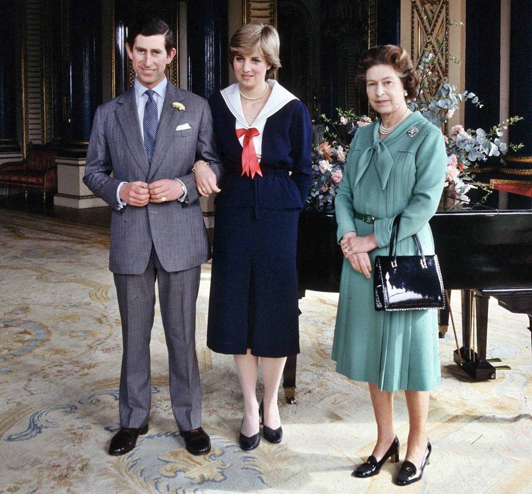 Prenses Diana'nın 100 yıl sonra açılması planlanan kapsülünü açtılar! 7